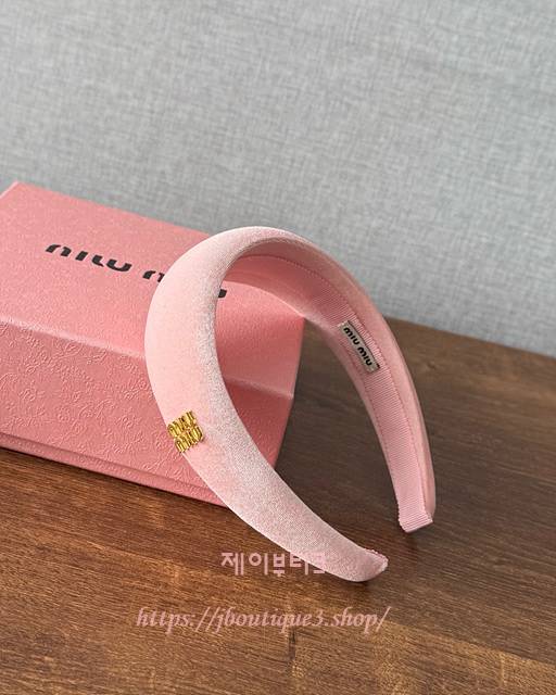 미우미우 헤어밴드