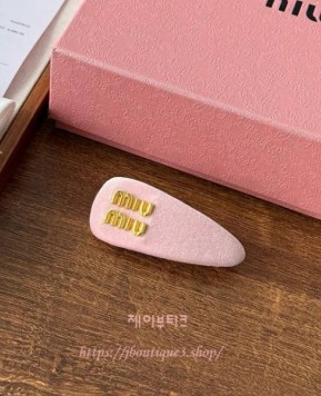 미우미우 헤어핀