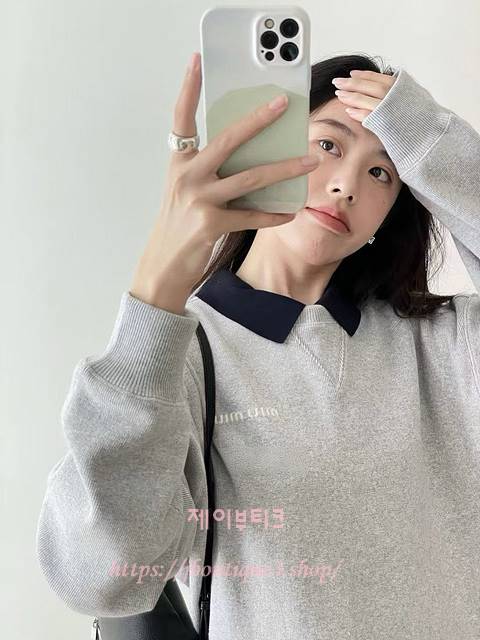 미우미우 맨투맨