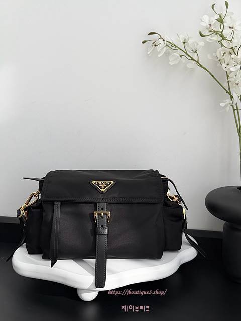 프라다 익스플로어 미디엄 리나일론 숄더백