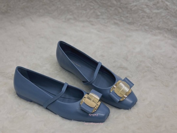 페라가모 뉴 바라 플레이트 발레 펌프스