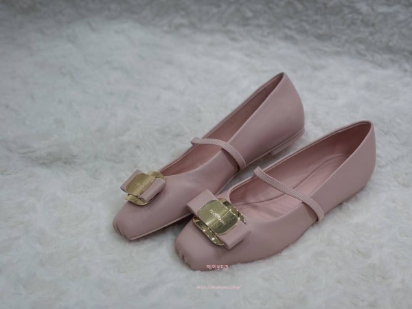 페라가모 뉴 바라 플레이트 발레 펌프스